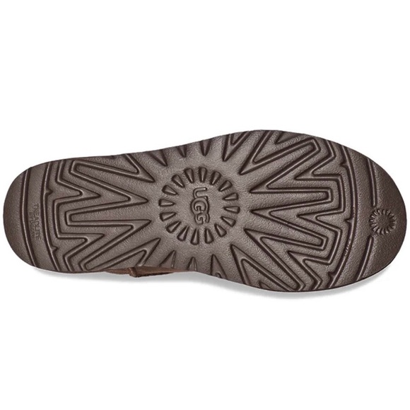 NEW UGG Classic Short II Boots in Burnt Cedar - Picture 7 of 13